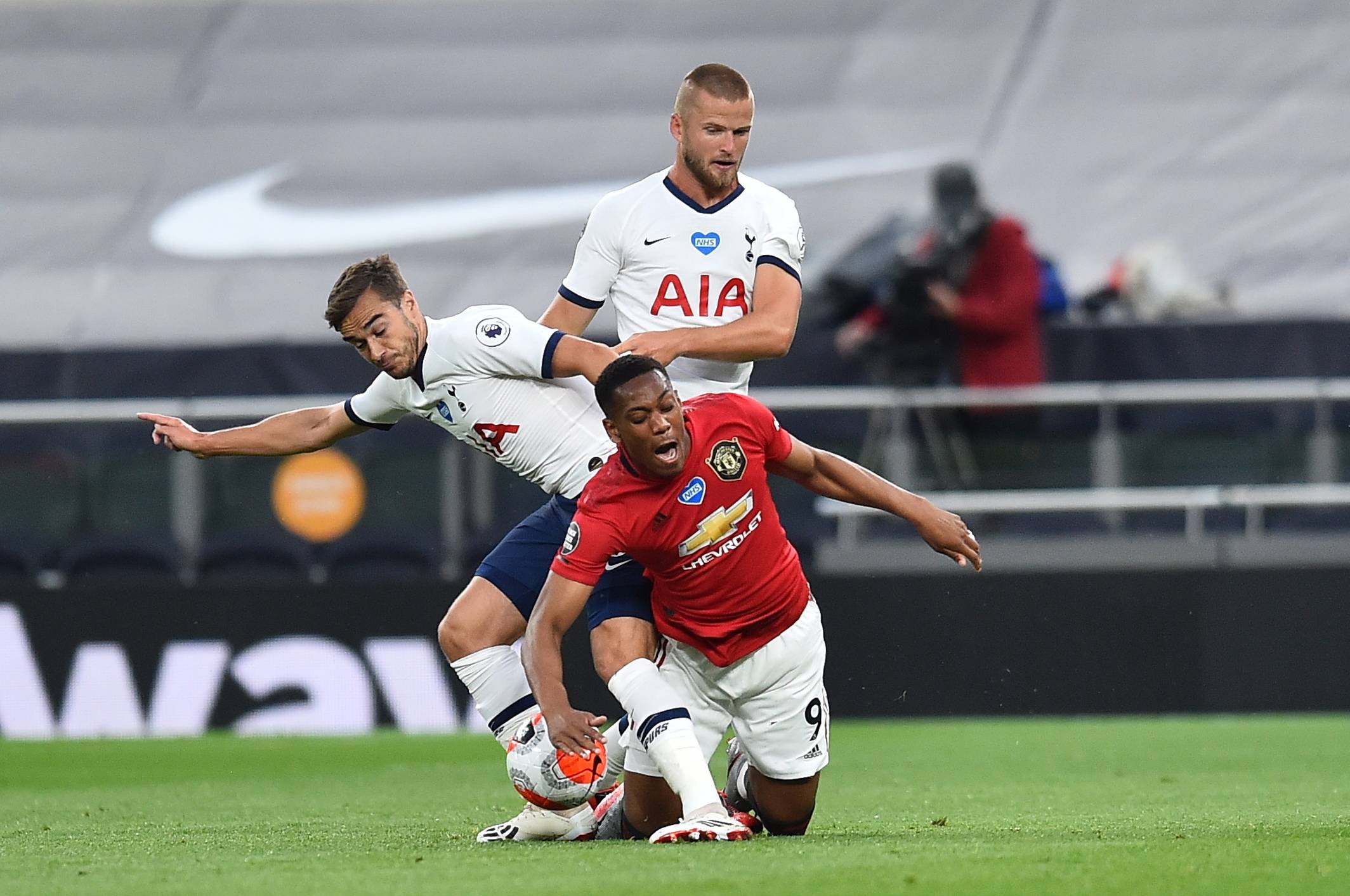 U15东亚锦半场：盛宸熙头球破僵，中国暂1-0中国香港（U15东亚锦赛半场：盛宸熙头槌先拔头筹，中国暂以1-0领先中国香港）