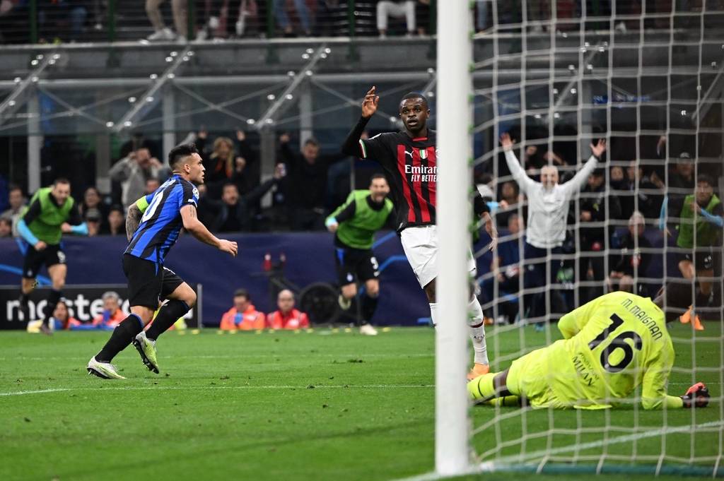 TA：热刺希望与范德芬续约；冬窗引援会因帕拉蒂奇去留而调整（TA：热刺计划与范德芬续签；冬窗引援策略将随帕拉蒂奇留任与否而变）