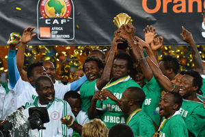 拜仁CEO：卡尔融入得很好，对于帕梅卡诺续约保持乐观（拜仁CEO：卡尔适应良好，对帕梅卡诺续约持乐观态度）