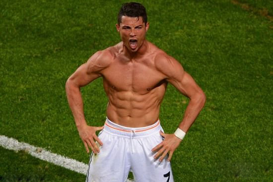 马赫雷斯和知名说唱歌手一同出镜，展示阿尔及利亚队新球衣