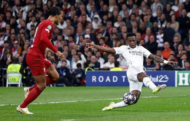 荷兰杯战报：17岁莫基奥双响，阿贾克斯7-2狂胜马特路易斯（荷兰杯：17岁莫基奥梅开二度，阿贾克斯7-2大胜马特路易斯）