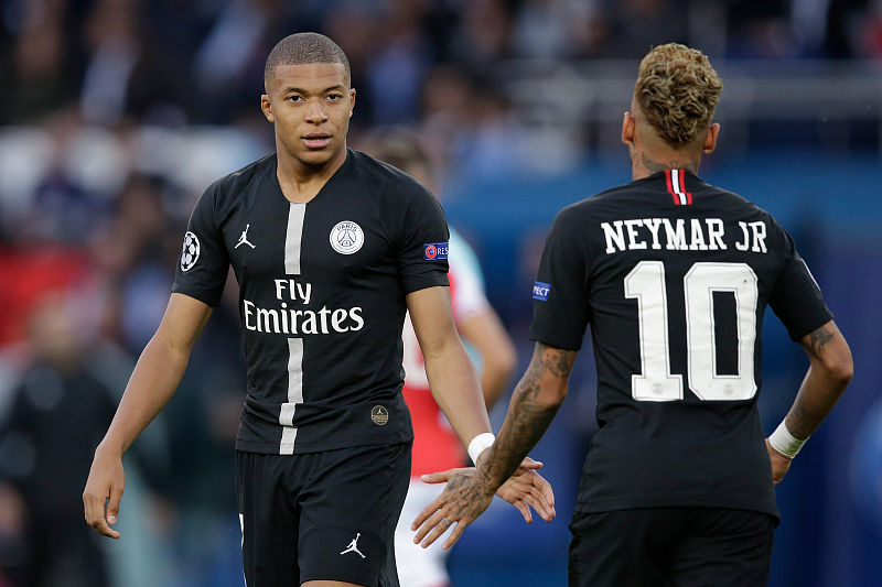 利物浦决定出售萨拉赫，高层认为其已造成不可挽回损失，计划启用塞梅尼奥替代。