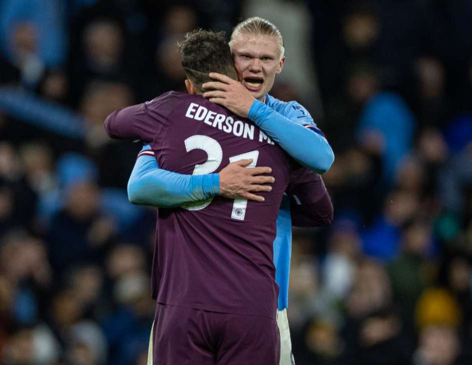 痛！女裁判扔球给希罗，不小心砸到了希罗的关键部位