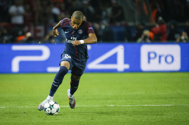 欧冠淘汰赛前瞻：巴萨客场挑战曼联,