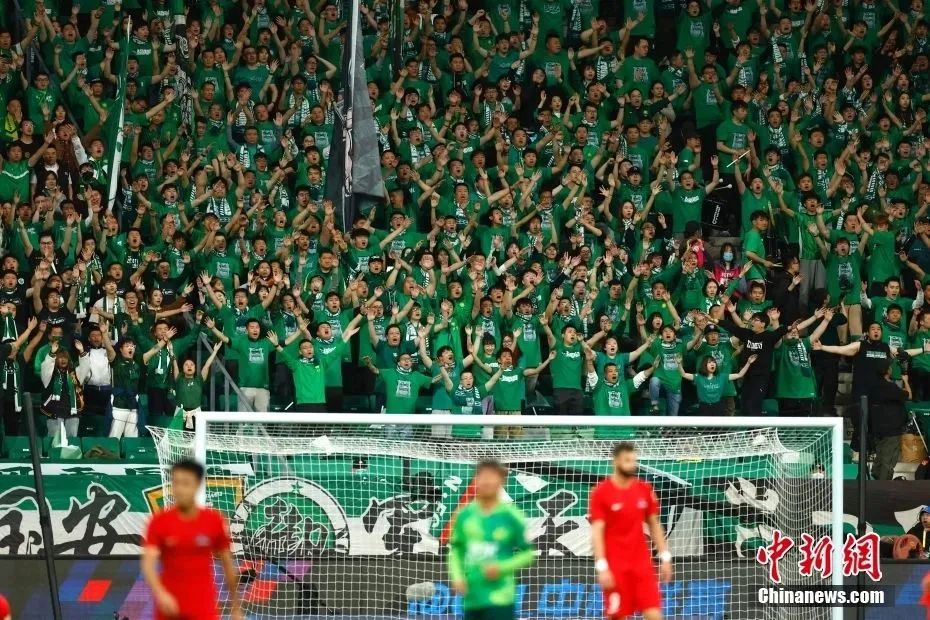 铁人伤了! 曼晚：B费可能因伤缺战一个月，带伤踢维拉加重伤势（铁人倒下！曼晚：B费恐因伤缺阵一个月，带伤对阵维拉致伤情恶化）