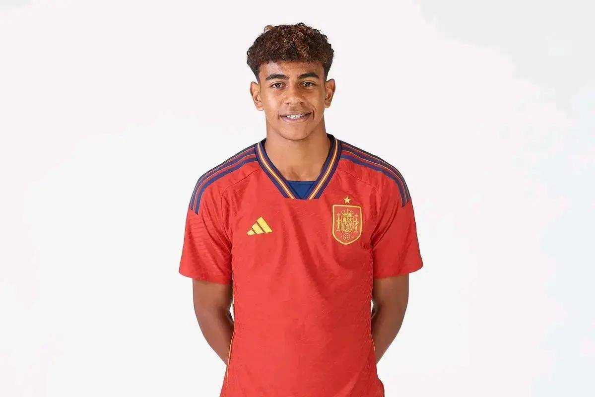 詹姆斯谈加冕庆祝：这辈子第一次这么张扬，今天需要这个时刻