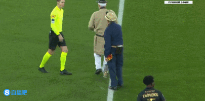 扎卡：阿隆索不在乎球员名气和身价，训练足够努力就会有机会（扎卡：阿隆索重视训练态度而非名气与身价，努力者自有机会）